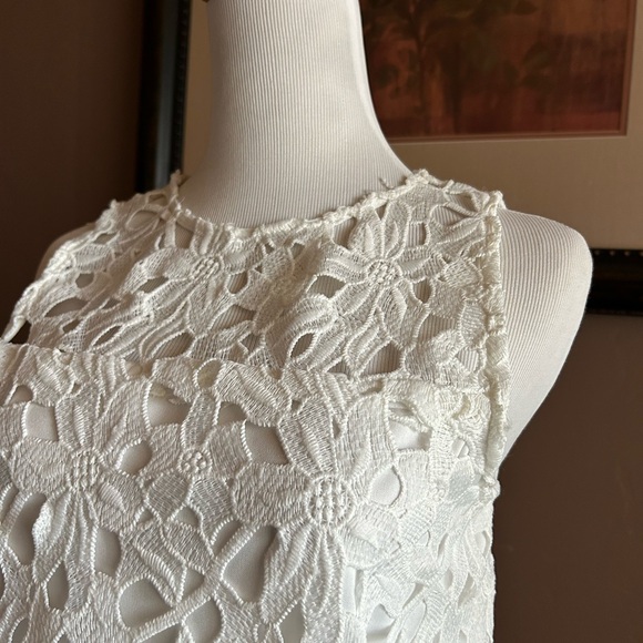 Crochet White Short Sleeveless Top NWT Size Small - Picture 5 of 8
